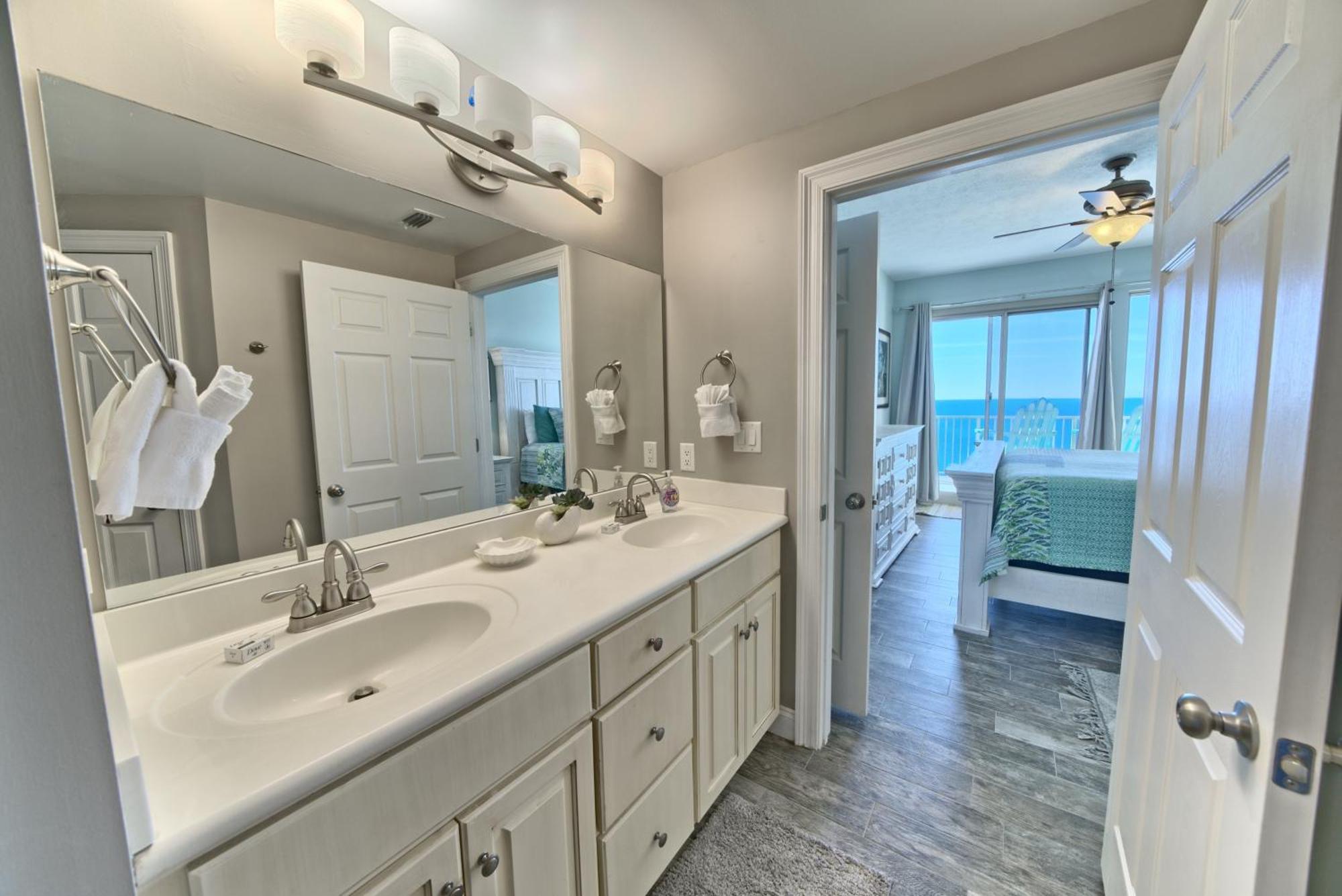 Apartment Oceanfront Paradise In Gated Community - 2304 Panama City Beach